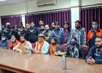 Tata-workers-union : अरविंद पांडे-शैलेश गुट के चुने गए चुनाव कमेटी के सदस्य पीके सिंह, एके सिंह मुखिया और नेहा महतो का यूनियन परिसर में स्वागत