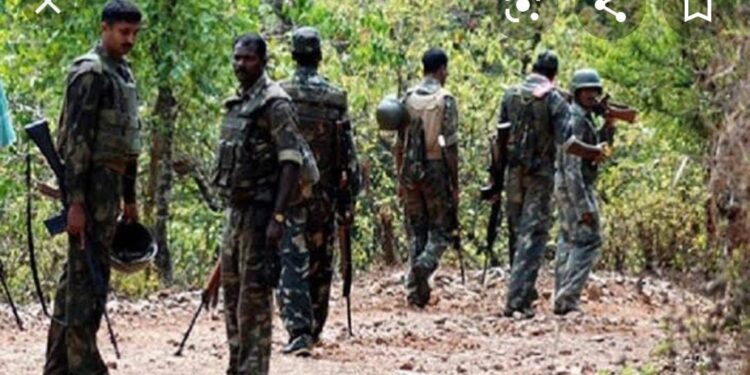 West-singhbhum-naxal : कराईकेला में लेवी वसूलने आये पीएलएफआई नक्सली पुलिस को देख भाग खड़े हुए, फायरिंग करते हुए भागने के क्रम में तीन नक्सली हुए चोटिल, पुलिस ने दबोचा, चल रही पूछताछ, देशी कट्टा बरामद West-singhbhum-naxal : कराईकेला में लेवी वसूलने आये पीएलएफआई नक्सली पुलिस को देख भाग खड़े हुए, फायरिंग करते हुए भागने के क्रम में तीन नक्सली हुए चोटिल, पुलिस ने दबोचा, चल रही पूछताछ, देशी कट्टा बरामद
