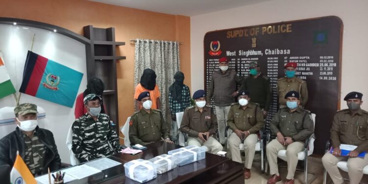 West-singhbhum-naxal : नक्सली ओड़िया सोरेन की निशानदेही पर पुलिस ने किया 34 केन बम व आईईडी बम बरामद, पुलिस थी नक्सलियों के रडार पर, आम जनता के लिए भी था नुकसानदेह, पुलिस को उड़ाने के लिए मोछू दस्ता नें बिछा रखा था 150 फीट एरिया में 34 केन आईईडी बम