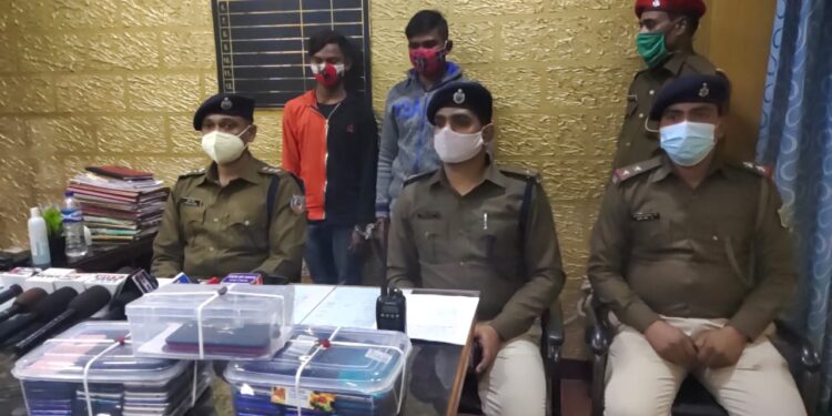 jamshedpur : साकची से छिनतई की मोबाइल पुलिस ने किया बरामद jamshedpur : साकची से छिनतई की मोबाइल पुलिस ने किया बरामद
