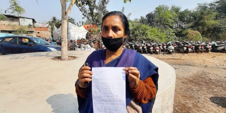 jamshedpur-crime-against-women-सोनारी कागलनगर पेट्रोल पंप के मालिक ने मानगो की महिला स्टॉफ के साथ की बदतमिजी मारपीट, मामला थाना तक पहुंचा jamshedpur-crime-against-women-सोनारी कागलनगर पेट्रोल पंप के मालिक ने मानगो की महिला स्टॉफ के साथ की बदतमिजी मारपीट, मामला थाना तक पहुंचा