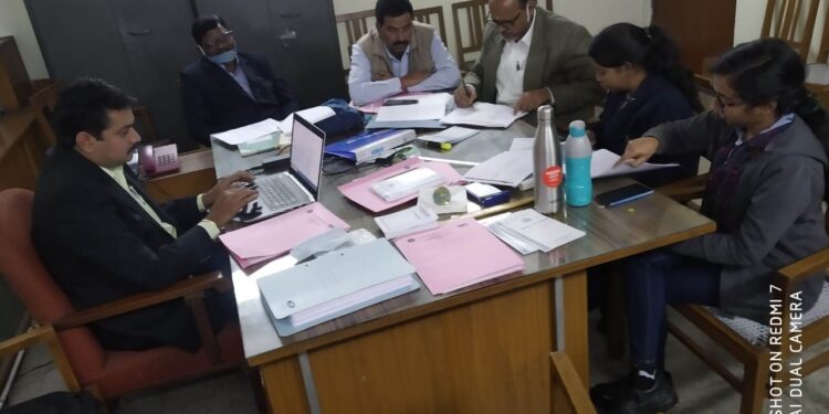 tata-workers-union-election-टाटा वर्कर्स यूनियन चुनाव की तिथियों का ऐलान मंगलवार को संभव, निर्वाचन क्षेत्रों के निर्धारण को लेकर चुनाव पदाधिकारी के खिलाफ भारी गुस्सा, श्रम विभाग और कोर्ट जाने की एक पक्ष कर रहा तैयारी, सत्ता पक्ष ने उठाये सवाल, डिप्टी प्रेसिडेंट अरविंद पांडेय बोले-बेईमानी करने की हो रही कोशिश, चुनाव पदाधिकारी बोले-अभी कुछ हुआ नहीं, बेसब्र क्यों हो रहे लोग tata-workers-union-election-टाटा वर्कर्स यूनियन चुनाव की तिथियों का ऐलान मंगलवार को संभव, निर्वाचन क्षेत्रों के निर्धारण को लेकर चुनाव पदाधिकारी के खिलाफ भारी गुस्सा, श्रम विभाग और कोर्ट जाने की एक पक्ष कर रहा तैयारी, सत्ता पक्ष ने उठाये सवाल, डिप्टी प्रेसिडेंट अरविंद पांडेय बोले-बेईमानी करने की हो रही कोशिश, चुनाव पदाधिकारी बोले-अभी कुछ हुआ नहीं, बेसब्र क्यों हो रहे लोग