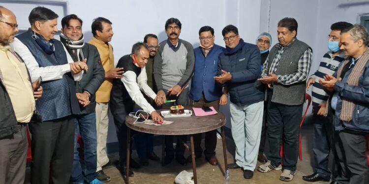 tata-workers-union-election-टाटा वर्कर्स यूनियन शैलेश के जन्मदिन के बहाने जुटा सत्ता पक्ष, महामंत्री सतीश को ललकारा, अध्यक्ष और महामंत्री के समक्ष उठायी मांग-जल्द कराये चुनाव