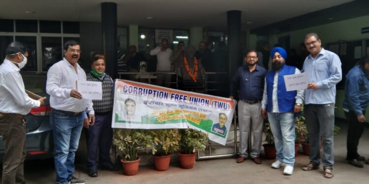 Tata steel vice chairman and tata workers union meeting – टाटा स्टील के वाइस चेयरमैन नोएल टाटा पहुंचे यूनियन, अधिकारियों के साथ की अहम बैठक Tata steel vice chairman and tata workers union meeting – टाटा स्टील के वाइस चेयरमैन नोएल टाटा पहुंचे यूनियन, अधिकारियों के साथ की अहम बैठक