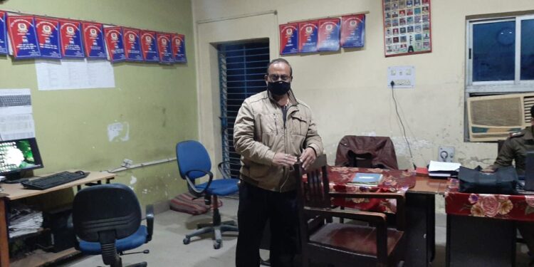 jamshedpur-crime-बर्मामाइंस मन्नत बार के वेटर को पकड़ने गई बिष्टुपुर पुलिस के साथ मारपीट, हंगामा, सिटी एसपी से शिकायत, रेस्टोरेंट मालिक पर केस दर्ज देखिये-live-video-पुलिस के साथ कैसे हुई धक्का-मुक्की और हंगामा-video jamshedpur-crime-बर्मामाइंस मन्नत बार के वेटर को पकड़ने गई बिष्टुपुर पुलिस के साथ मारपीट, हंगामा, सिटी एसपी से शिकायत, रेस्टोरेंट मालिक पर केस दर्ज देखिये-live-video-पुलिस के साथ कैसे हुई धक्का-मुक्की और हंगामा-video