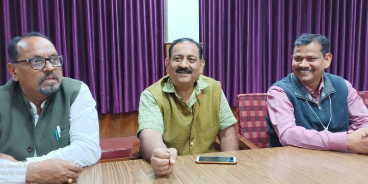 tata-workers-union-election-टाटा वर्कर्स यूनियन के चुनाव में नया मोड़, शैलेश सिंह ने थामा संजीव चौधरी टुन्नु और सतीश सिंह का हाथ, शैलेश होंगे डिप्टी प्रेसिडेंट के उम्मीदवार, टुन्नु बोले-शहनवाज आलम हमारी टीम में नहीं है, सिर्फ शैलेश के साथ कमिटमेंट-video-सतीश बोले-एनएस ग्रेड को देंगे नेतृत्व, हरिशंकर सिंह हमारे टीम के बड़े नेता-video-शैलेश बोले-अरविंद-नितेश समेत अन्य कर रहे थे बेइज्जत-video tata-workers-union-election-टाटा वर्कर्स यूनियन के चुनाव में नया मोड़, शैलेश सिंह ने थामा संजीव चौधरी टुन्नु और सतीश सिंह का हाथ, शैलेश होंगे डिप्टी प्रेसिडेंट के उम्मीदवार, टुन्नु बोले-शहनवाज आलम हमारी टीम में नहीं है, सिर्फ शैलेश के साथ कमिटमेंट-video-सतीश बोले-एनएस ग्रेड को देंगे नेतृत्व, हरिशंकर सिंह हमारे टीम के बड़े नेता-video-शैलेश बोले-अरविंद-नितेश समेत अन्य कर रहे थे बेइज्जत-video