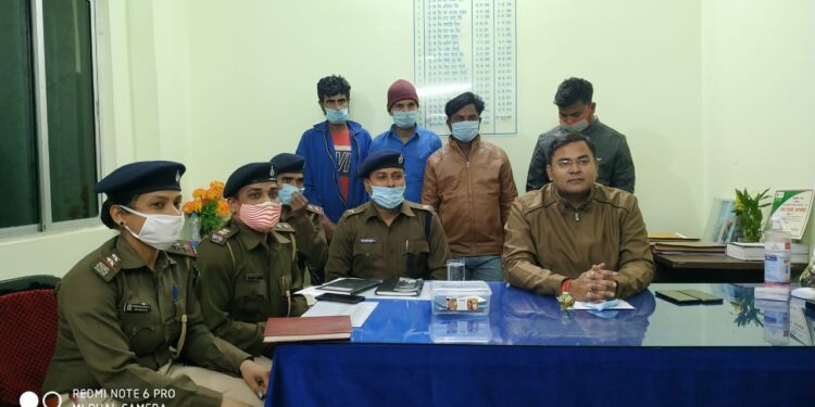 saraikela-police-success-सरायकेला पुलिस ने मादक पदार्थ डोडा के 4 तस्करों को किया गिरफ्तार, मोटर साइकिल व गाड़ियां जब्त