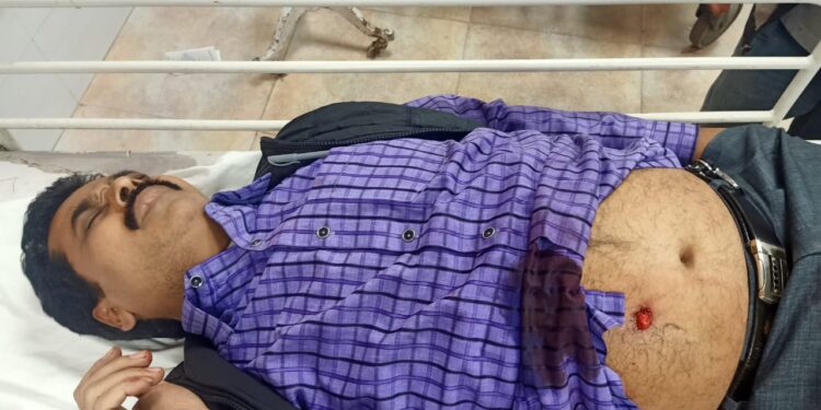 Jamshedpur : बेटी ने पति पर ही लगाया गोली चलाने का आरोप, कहा पूर्व में भी से चुका था अंजाम भुगतने की धमकी, पुलिस कर रही जांच, मामला कदमा में सोना व्यापारी पर गोली चलाने का Jamshedpur : बेटी ने पति पर ही लगाया गोली चलाने का आरोप, कहा पूर्व में भी से चुका था अंजाम भुगतने की धमकी, पुलिस कर रही जांच, मामला कदमा में सोना व्यापारी पर गोली चलाने का