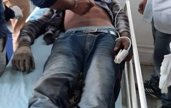jamshedpur-ambulance-accident-एमजीएम अस्पताल से जमशेदपुर की बच्ची को रांची रिम्स ले जा रही एंबुलेंस एनएच के पास दुर्घटनाग्रस्त, सड़क पर मचा कोहराम-देखिये-video
