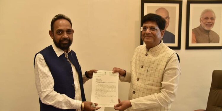 Tatanagar railway passenger good news – टाटानगर से हावड़ा के बीच दौड़ेगी वंदेभारत ट्रेन, सांसद को रेल मंत्री ने दी जानकारी, जुगसलाई के फुटओवरब्रिज, टाटा बक्सर ट्रेन अन्य मसले पर भी हुई सांसद और रेल मंत्री के बीच वार्ता, जानिये Tatanagar railway passenger good news – टाटानगर से हावड़ा के बीच दौड़ेगी वंदेभारत ट्रेन, सांसद को रेल मंत्री ने दी जानकारी, जुगसलाई के फुटओवरब्रिज, टाटा बक्सर ट्रेन अन्य मसले पर भी हुई सांसद और रेल मंत्री के बीच वार्ता, जानिये