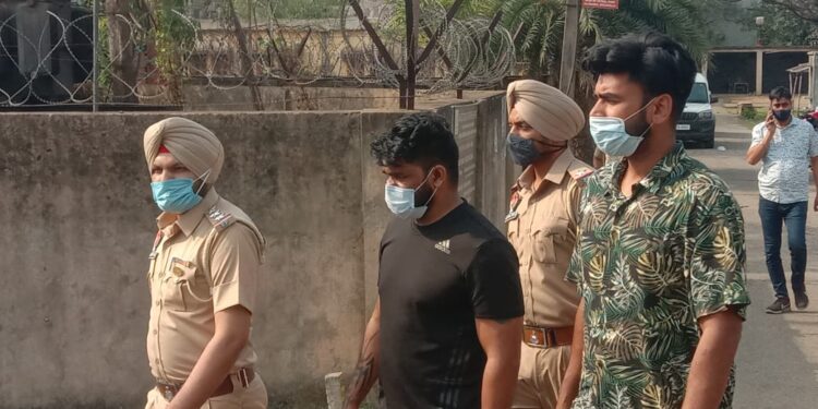 Jamshedpur-criminals-safe-zone : अपराधियों के लिए सेफ जोन बनता जा रहा जमशेदपुर और आसपास का इलाका, पहले आतंकी संगठन अलकायदा, दाऊद और अब पंजाब के जयपाल गैंग का कुख्यात अपराधी आदित्यपुर से गिरफ्तार Jamshedpur-criminals-safe-zone : अपराधियों के लिए सेफ जोन बनता जा रहा जमशेदपुर और आसपास का इलाका, पहले आतंकी संगठन अलकायदा, दाऊद और अब पंजाब के जयपाल गैंग का कुख्यात अपराधी आदित्यपुर से गिरफ्तार