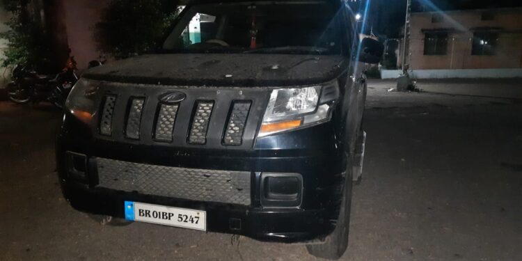 jamshedpur-crime-case-छोटाबांकी डैम में फायरिंग मामले में एसएसपी से मिलने पंहुची आरोपी की पत्नी, कहा-पति और बेटे को फंसाया जा रहा