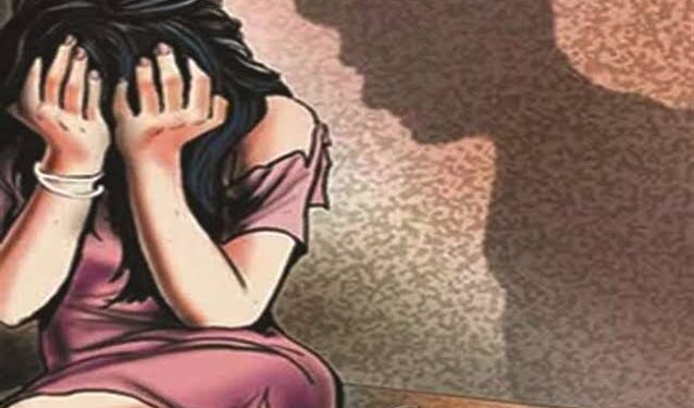 Jamshedpur : कदमा में 17 वर्षीय नाबालिग से चाचा करता था दुष्कर्म, थाने में समझौता के बाद घर से निकाला Jamshedpur : कदमा में 17 वर्षीय नाबालिग से चाचा करता था दुष्कर्म, थाने में समझौता के बाद घर से निकाला
