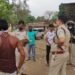 saraikela-kharsawan-chandil-big-incident-नीमडीह में भोक्ता पूजा का मेला बंद कराने पहुंचे बीडीओ, थानेदार मोहम्मद अली और पुलिसवालों को ग्रामीणों ने खदेड़-खदेड़कर पीटा-देखे-video-पुलिसवालों को घेरकर गांववालों ने मारा-देखे-video-कई पुलिसवाले घायल, प्रखंड प्रमुख के भतीजे का हाथ saraikela-kharsawan-chandil-big-incident-नीमडीह में भोक्ता पूजा का मेला बंद कराने पहुंचे बीडीओ, थानेदार मोहम्मद अली और पुलिसवालों को ग्रामीणों ने खदेड़-खदेड़कर पीटा-देखे-video-पुलिसवालों को घेरकर गांववालों ने मारा-देखे-video-कई पुलिसवाले घायल, प्रखंड प्रमुख के भतीजे का हाथ