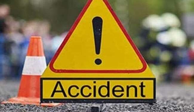 jamshedpur-road- accident- भुइंयाडीह में ट्रक की चपेट में आया स्कूटी सवार, घायल,एमजीएम में इलाज के दौरान मौत