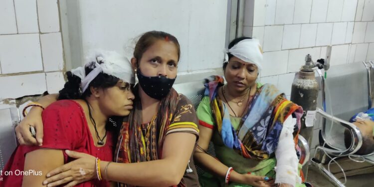 Jamshedpur : बागबेड़ा में चाकूबाजी, दो महिलाएं और एक किशोर घायल, एमजीएम में भर्ती