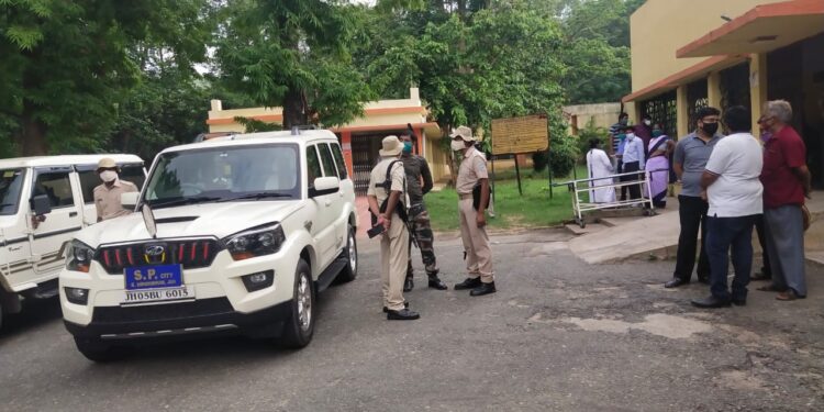 Jamshedpur-female-labour-death : काम के दौरान घायल महिला मजदूर की इलाज के दौरान मौत, पांच बेटियां हो गयीं अनाथ, मुआवजे को लेकर नहीं बनी सहमति, 10 लाख मुआवजा मिलने तक अंतिम संस्कार नहीं करने पर अड़े ग्रामीण Jamshedpur-female-labour-death : काम के दौरान घायल महिला मजदूर की इलाज के दौरान मौत, पांच बेटियां हो गयीं अनाथ, मुआवजे को लेकर नहीं बनी सहमति, 10 लाख मुआवजा मिलने तक अंतिम संस्कार नहीं करने पर अड़े ग्रामीण