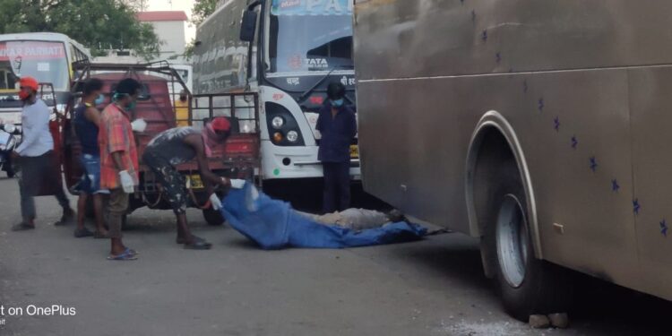 jamshedpur-घर के कुएं में मिला व्यक्ति का शव, नशे में गिरने की आशंका jamshedpur-घर के कुएं में मिला व्यक्ति का शव, नशे में गिरने की आशंका