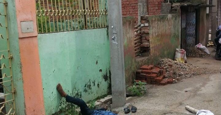 jamshedpur-accident-गोविंदपुर में करंट लगने से बिजली मिस्त्री की मौत, हाई-टेंशन तार में मकान मालिक के लिए कर रहा था काम jamshedpur-accident-गोविंदपुर में करंट लगने से बिजली मिस्त्री की मौत, हाई-टेंशन तार में मकान मालिक के लिए कर रहा था काम