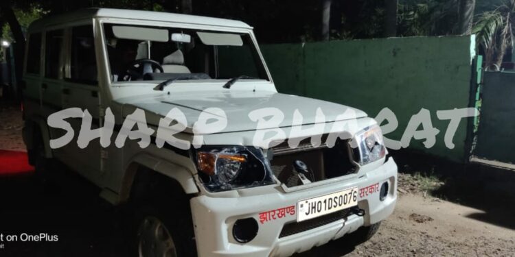 jamshedpur-mass-attack-बागुनहातू में अवैध शराब को लेकर छापेमारी करने गयी आबकारी विभाग की टीम पर हमला, पथराव, गाड़ी में लगा दी आग, लूट लिए जब्त शराब