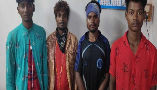 jamshedpur-police-action-कदमा में एएसआई पर देसी कट्टा तानने वाले रघुनाथ मन्ना को पुलिस ने भेजा जेल, चार लोगों पर प्राथमिकी दर्ज jamshedpur-police-action-कदमा में एएसआई पर देसी कट्टा तानने वाले रघुनाथ मन्ना को पुलिस ने भेजा जेल, चार लोगों पर प्राथमिकी दर्ज
