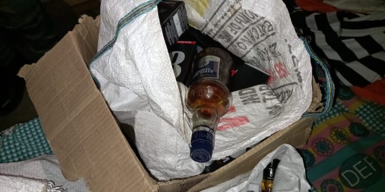 jamshedpur-illegal-wine-seized-मानगो पुलिस ने भी नशे को लेकर की छापेमारी, एक पेटी अवैध शराब समेत गुटखा बरामद, सीतारामडेरा में भी हुई है रिकवरी jamshedpur-illegal-wine-seized-मानगो पुलिस ने भी नशे को लेकर की छापेमारी, एक पेटी अवैध शराब समेत गुटखा बरामद, सीतारामडेरा में भी हुई है रिकवरी