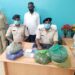 Saraikela : किता गांव से साढ़े चार किलो गांजा के साथ तस्कर गिरफ्तार, 35 हजार रुपये भी बरामद Saraikela : किता गांव से साढ़े चार किलो गांजा के साथ तस्कर गिरफ्तार, 35 हजार रुपये भी बरामद