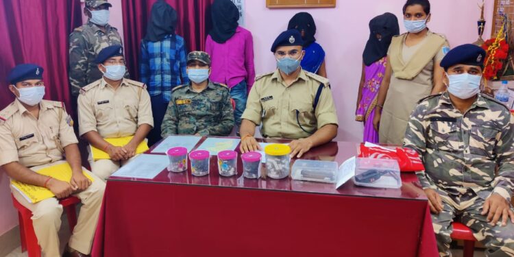 West-Singhbhum : भाकपा माओवादी सुरेश मुण्डा दस्ता के चार नक्सली सदस्य गिरफ्तार, पुलिस ने भेजा जेल West-Singhbhum : भाकपा माओवादी सुरेश मुण्डा दस्ता के चार नक्सली सदस्य गिरफ्तार, पुलिस ने भेजा जेल