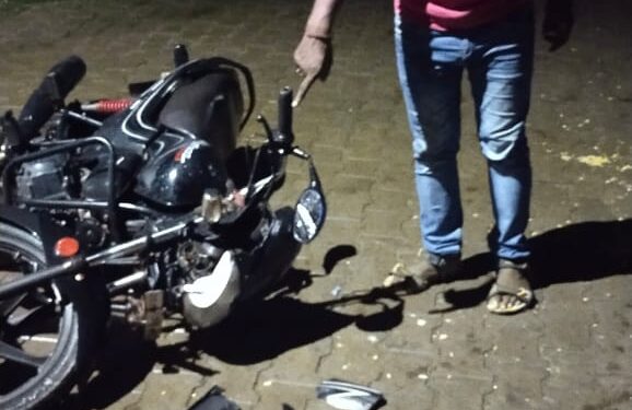 jamshedpur-sonari-crime-सोनारी में अपराधियों का नंगा नाच, तमाशा देख रही पुलिस, पिस्तौल चमकाने वाले पिंटू यादव का अपराध छुपाने का नतीजा देखिए, चापड़ से मारकर फिर किया घायल, एक बस्ती में की तोड़फोड़