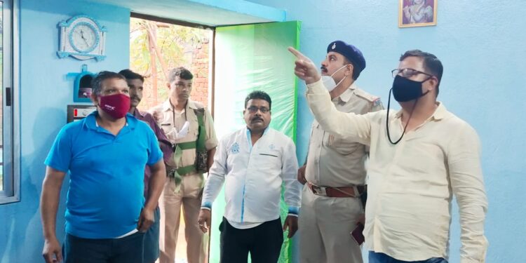 Jamshedpur : शंकोसाई के श्याम नगर में बंद घर का ताला तोड़ कर 50 हजार रुपये मूल्य के सामानों की चोरी Jamshedpur : शंकोसाई के श्याम नगर में बंद घर का ताला तोड़ कर 50 हजार रुपये मूल्य के सामानों की चोरी