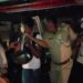 jamshedpur-police-action-साकची के बार में रात 8 बजे के बाद भी छलक रहे थे जाम, पुलिस ने की छापेमारी, कई पकड़ाये jamshedpur-police-action-साकची के बार में रात 8 बजे के बाद भी छलक रहे थे जाम, पुलिस ने की छापेमारी, कई पकड़ाये