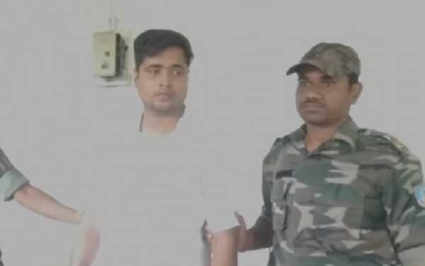 jharkhand-police-action-पलामू पुलिस ने दो नक्सली समर्थकों को किया गिरफ्तार, मैग्जीन और जिंदा कारतूस के अलावा अन्य सामान बरामद