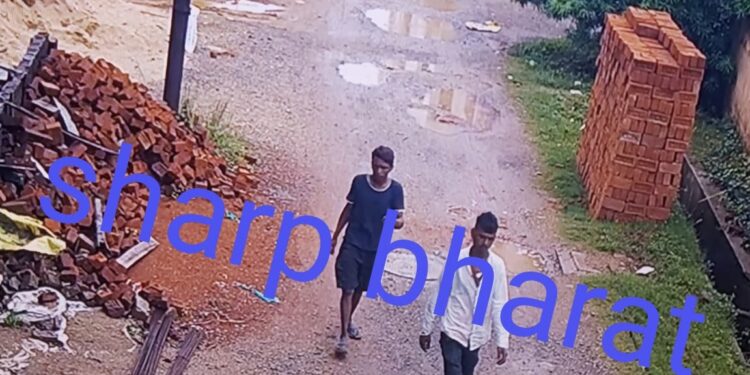 adityapur-theft-case-आदित्यपुर के टाटा-कांड्रा रोड के टिस्को सोसाइटी में निर्माणाधीन मकान में चोरों ने टेम्पो लगाकर चोरी कर ले गये सामान, सीसीटीवी में चोरी की गतिविधियां कैद-देखिये-video-कैसे हुई चोरी