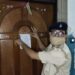 jamshedpur-police-जमशेदपुर के चर्चित रामसकल यादव हत्याकांड का आरोपी कृष्णा तपाड़िया छह साल से फरार, पुलिस ढोल-नगाड़ा लेकर बिष्टुपुर के घर पर चस्पा किया इश्तेहार jamshedpur-police-जमशेदपुर के चर्चित रामसकल यादव हत्याकांड का आरोपी कृष्णा तपाड़िया छह साल से फरार, पुलिस ढोल-नगाड़ा लेकर बिष्टुपुर के घर पर चस्पा किया इश्तेहार