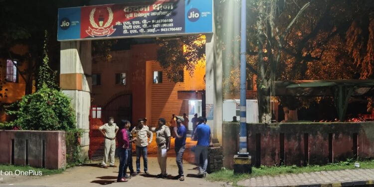 jamshedpur-crime-diary-जमशेदपुर क्राइम डायरी-1. कदमा में कांग्रेस और भाजपा समर्थक भिड़े, हंगामा, 2. आजादनगर में चोरी करने वाला गिरफ्तार, 3. आजादनगर में गोली चलने का कोई सुराग नही jamshedpur-crime-diary-जमशेदपुर क्राइम डायरी-1. कदमा में कांग्रेस और भाजपा समर्थक भिड़े, हंगामा, 2. आजादनगर में चोरी करने वाला गिरफ्तार, 3. आजादनगर में गोली चलने का कोई सुराग नही