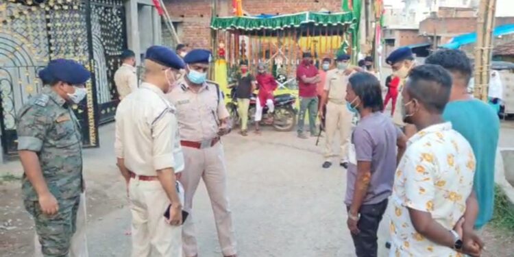jamshedpur-crime-मानगो में बाबर खान के घर के बाहर कार पर बैठे युवक पर चली थी गोली, पुलिस कर रही जांच jamshedpur-crime-मानगो में बाबर खान के घर के बाहर कार पर बैठे युवक पर चली थी गोली, पुलिस कर रही जांच