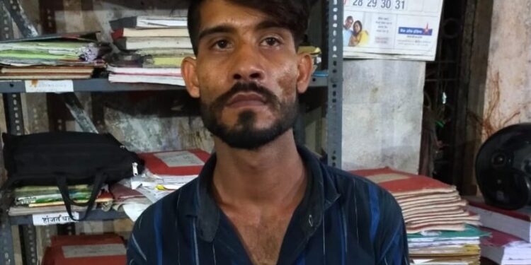 Jamshedpur : मनमोहक कपड़े की दुकान में लूटपाट करने के मामले में एक को जेल, टाटानगर रेलवे पार्किंग में भी मोबाइल छिनतई करने वाला पकड़ाया