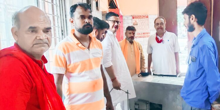 jamshedpur-theft-case-मानगो बड़ा हनुमान मंदिर में घुसे चोर, दान पेटी के पैसे चुराकर ले भागे, जनता में गुस्सा, निकलेगी प्रतिशोध मार्च, सीसीटीवी में दिखे चोर jamshedpur-theft-case-मानगो बड़ा हनुमान मंदिर में घुसे चोर, दान पेटी के पैसे चुराकर ले भागे, जनता में गुस्सा, निकलेगी प्रतिशोध मार्च, सीसीटीवी में दिखे चोर