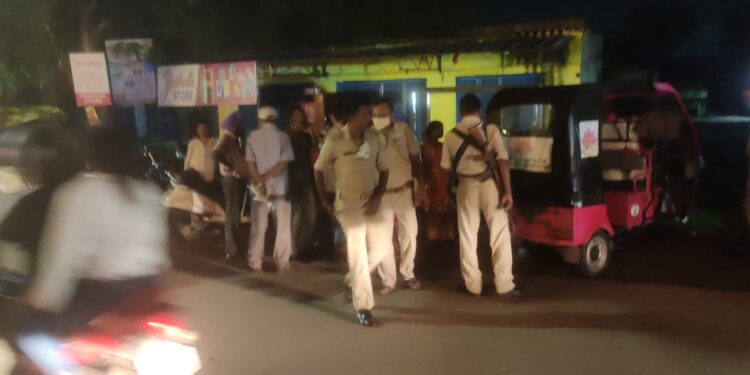 Jamshedpur : सोनारी में पिंक ऑटो चला रहे युवक ने किया महिला के अपहरण का प्रयास, स्थानीय लोगों ने कर दी पिटाई तो ऑटो छोड़ भागा Jamshedpur : सोनारी में पिंक ऑटो चला रहे युवक ने किया महिला के अपहरण का प्रयास, स्थानीय लोगों ने कर दी पिटाई तो ऑटो छोड़ भागा