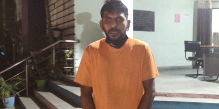 Jamshedpur : युवक के साथ मारपीट कर गलत हरकत करने का किया प्रयास, शिकायत लेकर साकची थाना पहुंचा पीड़ित Jamshedpur : युवक के साथ मारपीट कर गलत हरकत करने का किया प्रयास, शिकायत लेकर साकची थाना पहुंचा पीड़ित