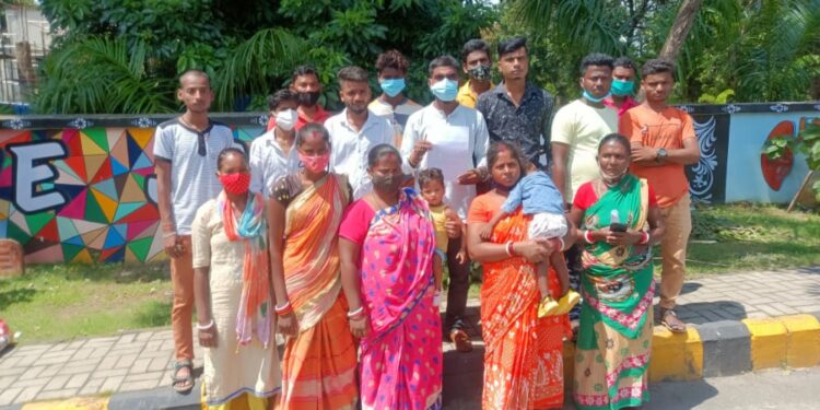 jamshedpur-ajsu-कदमा बागे बस्ती में मारपीट मामले में सिटी एसपी से मिले परिजन, आजसू छात्र संघ का मिला साथ