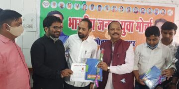 jamshedpur-blood-donation-camp-एससीसीएन न्यूज के संस्थापक स्वर्गीय मोहन सिंह की याद में आयोजित हुआ रक्तदान शिविर, काफी संख्या में लोगों ने किया रक्तदान-video