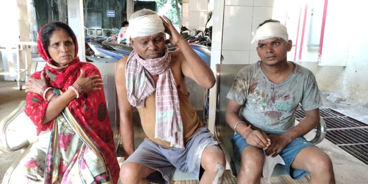 jamshedpur-crime-सोनारी में नाली विवाद को लेकर पड़ोसी के साथ झड़प, महिला समेत तीन घायल