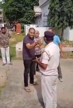 jamshedpur-hungama-for-road-गोविंदपुर में सड़क चौड़ीकरण और पाइप लाइन बिछाने गये सरकारी कर्मचारियों का जोरदार विरोध, जनता ने किया हंगामा