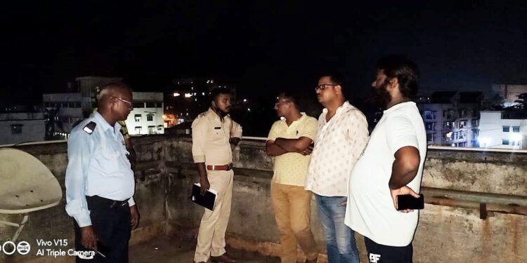 sahara-india-agents-सहारा इंडिया के कार्यकर्ताओं और एजेंटों ने सेबी के खिलाफ बोला हल्ला, झारखंड के राजभवन को घेरा
