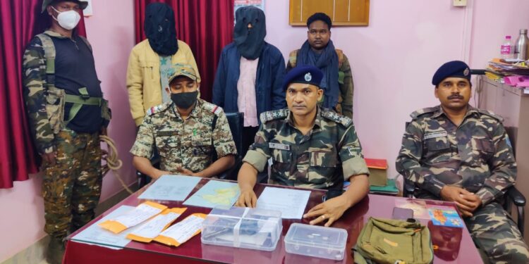 West-Singhbhum-two-naxalite-arrested : चाईबासा-खूंटी सीमावर्ती क्षेत्र के जंगल से दो पीएलएफआई नक्सली गिरफ्तार, देशी कट्टा व 11 जिंदा कारतूस बरामद West-Singhbhum-two-naxalite-arrested : चाईबासा-खूंटी सीमावर्ती क्षेत्र के जंगल से दो पीएलएफआई नक्सली गिरफ्तार, देशी कट्टा व 11 जिंदा कारतूस बरामद