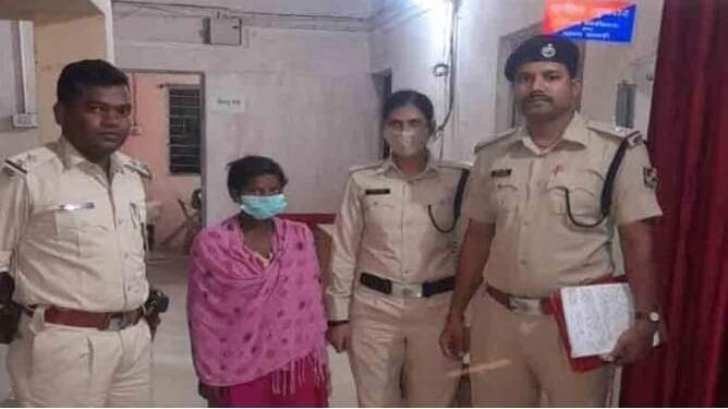 tatanagar-railway-police-टाटानगर स्टेशन से मोबाइल चोरी करती युवती गिरफ्तार, चोरी करने में माहिर है युवती tatanagar-railway-police-टाटानगर स्टेशन से मोबाइल चोरी करती युवती गिरफ्तार, चोरी करने में माहिर है युवती
