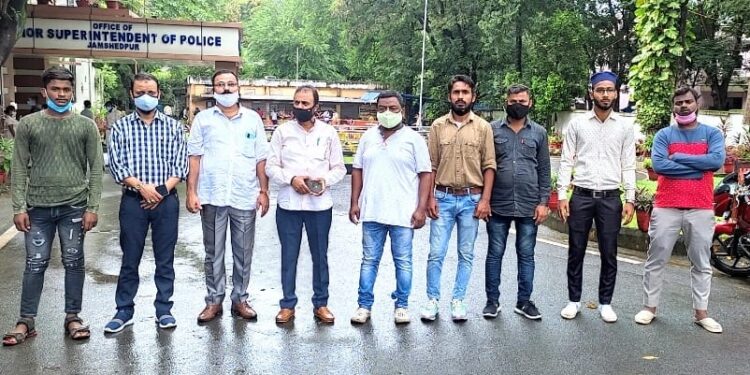 jamshedpur-communal-issue-झामुमो के बाबर खान ने भाजपा के अभय सिंह के खिलाफ एसएसपी से की शिकायत, तत्काल जेल भेजे अभय सिंह को पुलिस-video