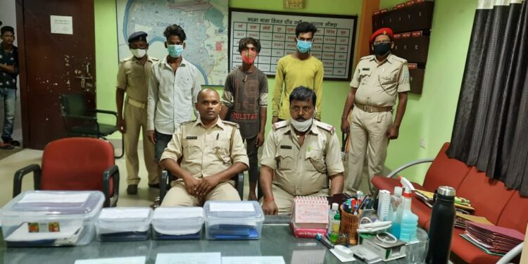 Jamshedpur : कदमा पुलिस ने मोबाइल लूट के आरोपी व मोटरसाइकिल चोरी का प्रयास करने वाले दो आरोपियों को गिरफ्तार कर भेजा जेल