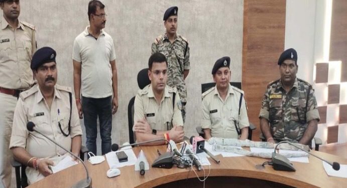 jharkhand-congress-leader-murder-case-झारखंड के कांग्रेसी नेता की शिकायत पर जेल गए अपराधियों ने बदला लेने के लिए की थी हत्या, पुलिस ने किया खुलासा, मां तारा मंदिर को उड़ाने की साजिश रचने वाले चार अपराधी भी गिरफ्तार